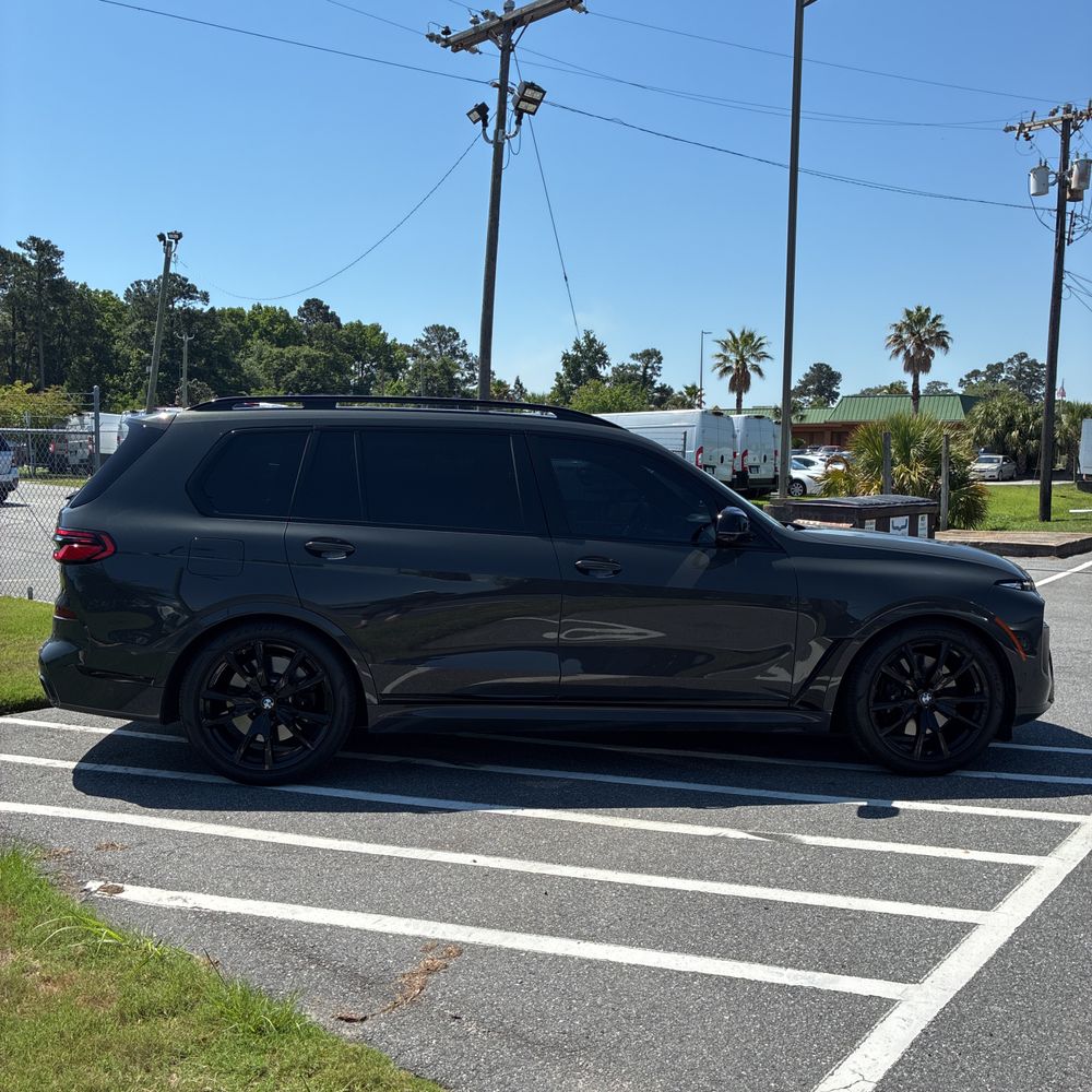 2023 BMW X7 M60i
