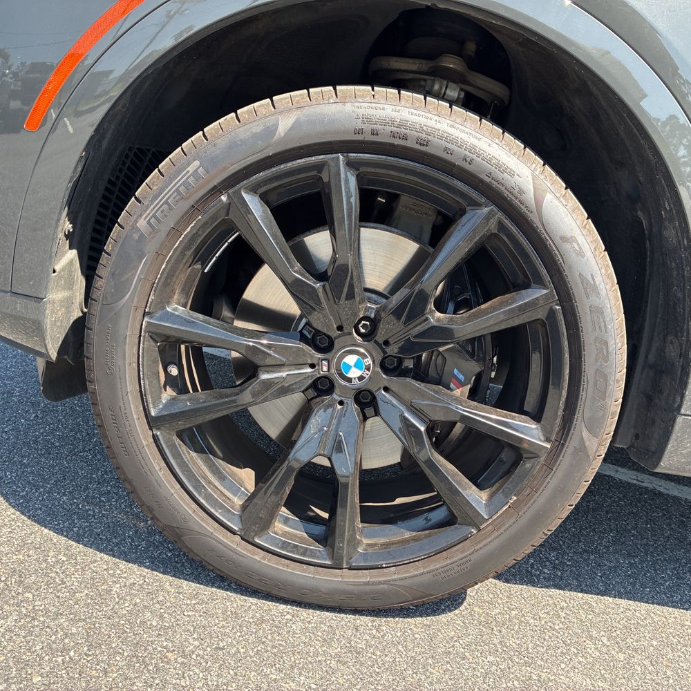 2023 BMW X7 M60i