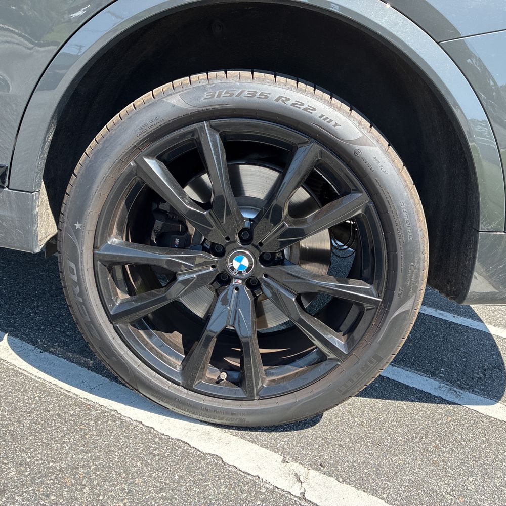 2023 BMW X7 M60i