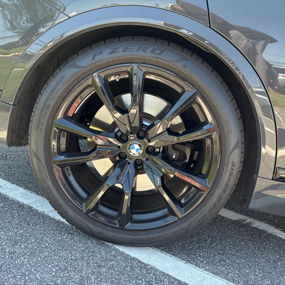 2023 BMW X7 M60i