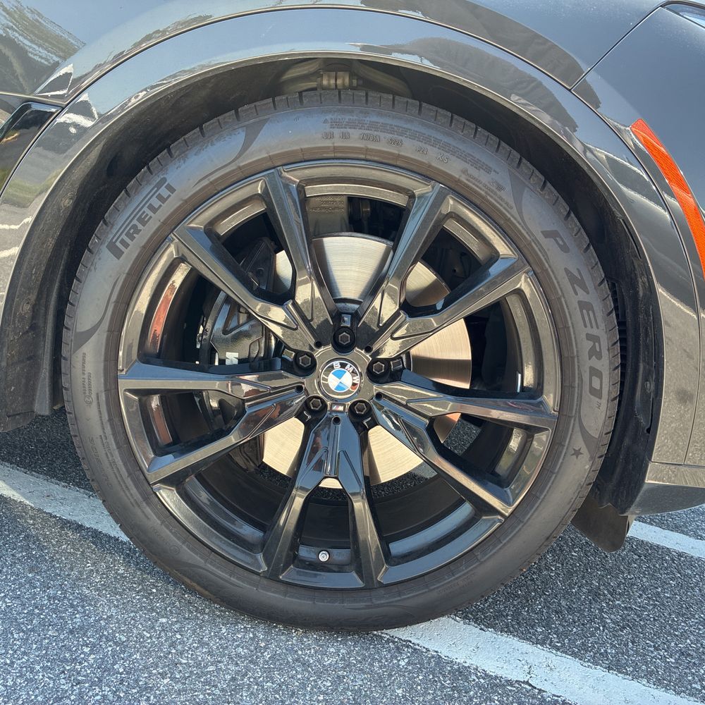 2023 BMW X7 M60i
