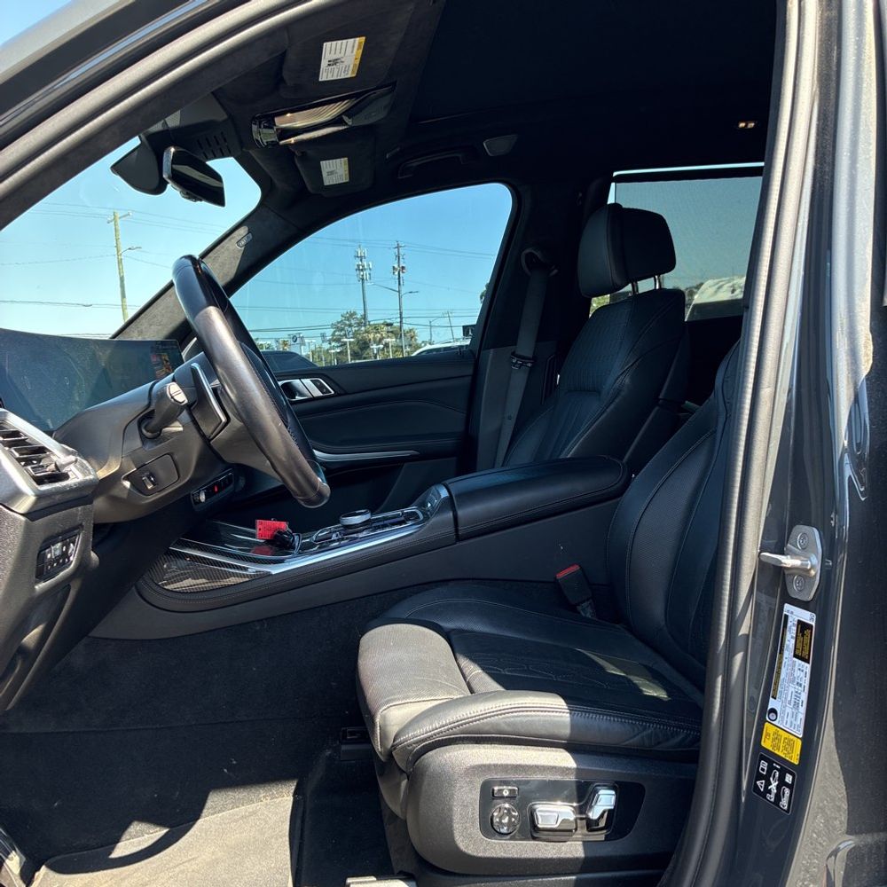 2023 BMW X7 M60i