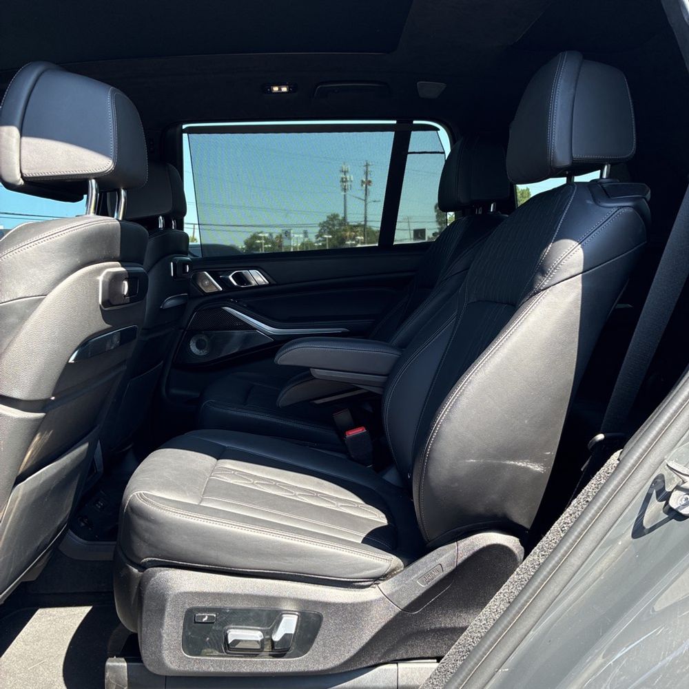 2023 BMW X7 M60i