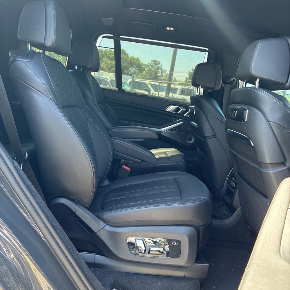 2023 BMW X7 M60i