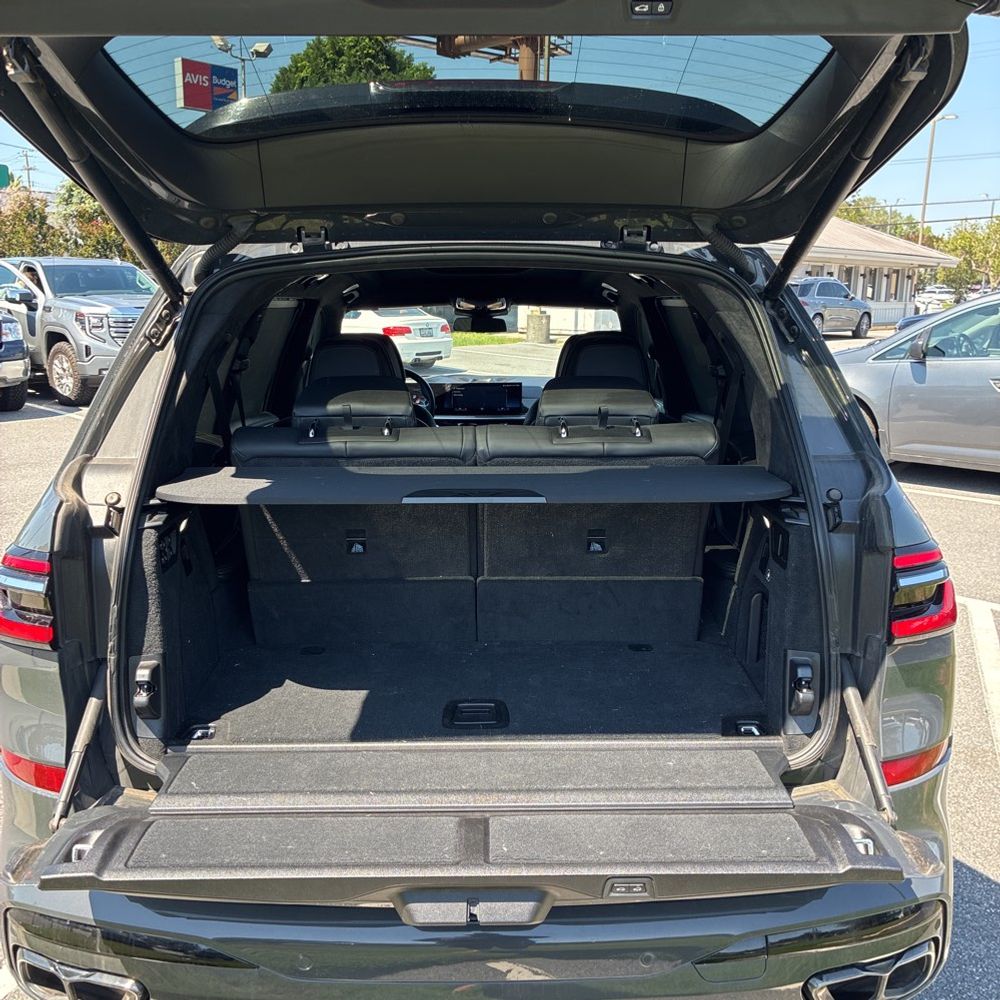 2023 BMW X7 M60i