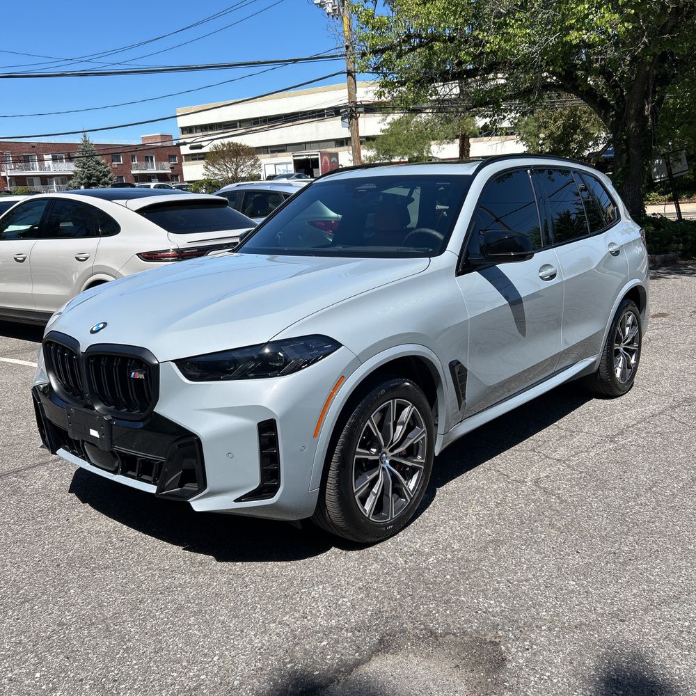 2025 BMW X5 M60i