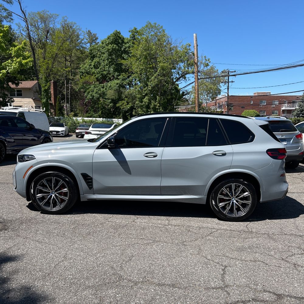 2025 BMW X5 M60i