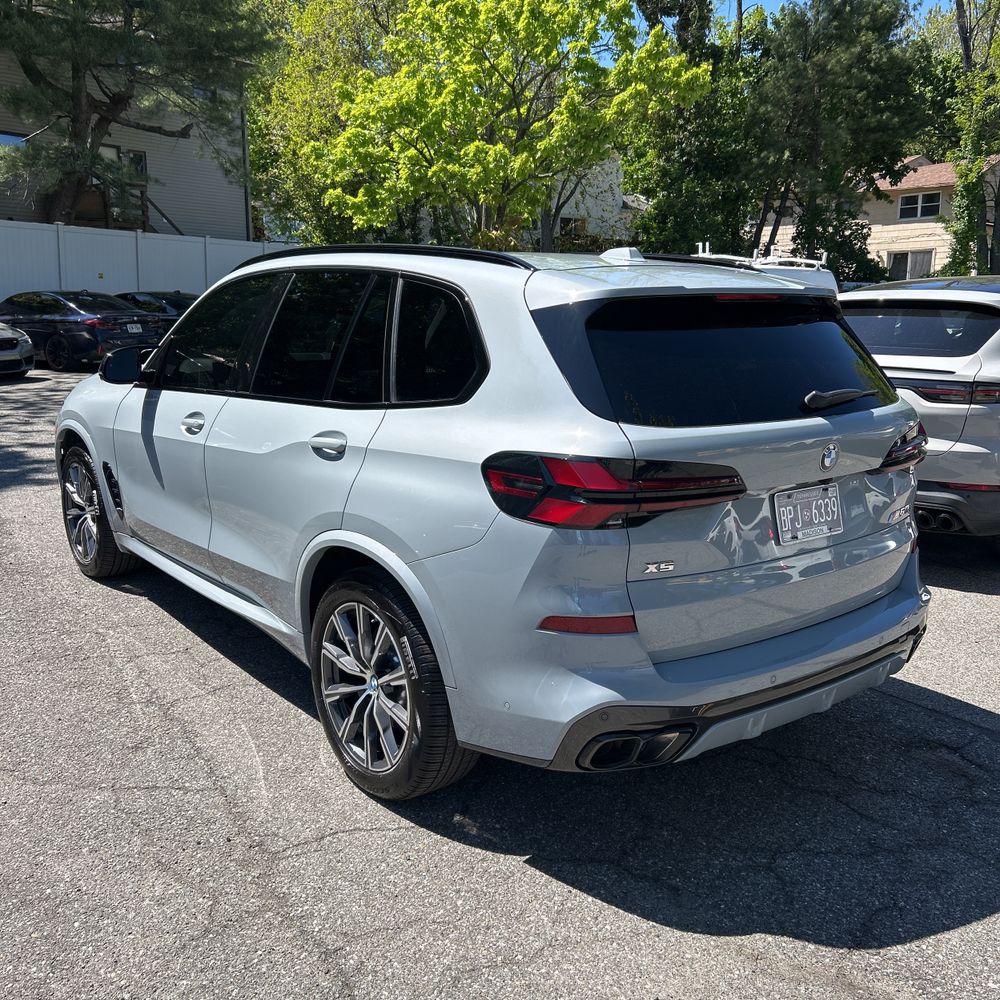 2025 BMW X5 M60i