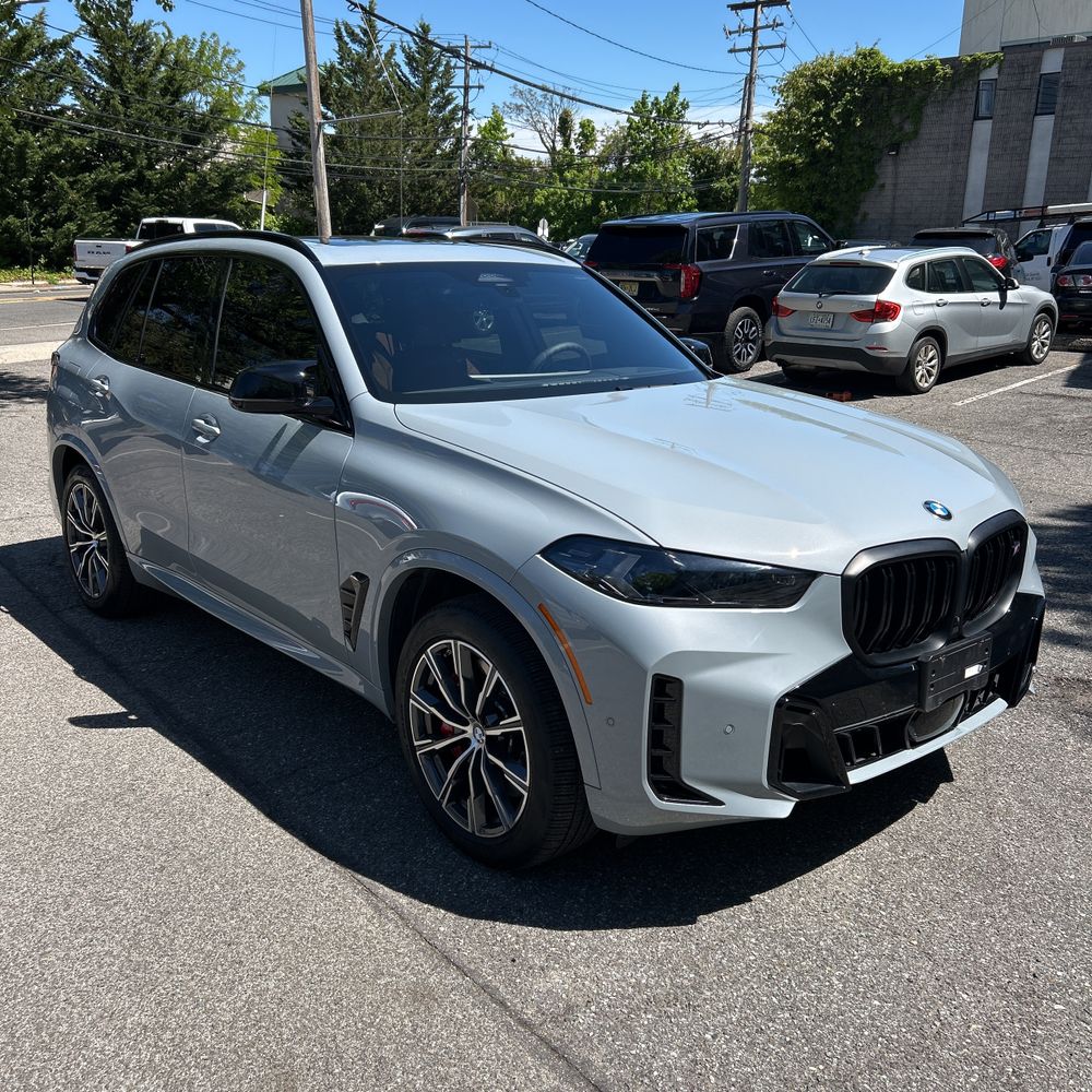 2025 BMW X5 M60i