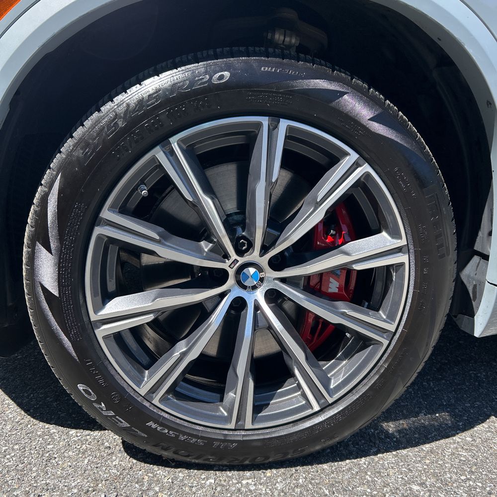 2025 BMW X5 M60i