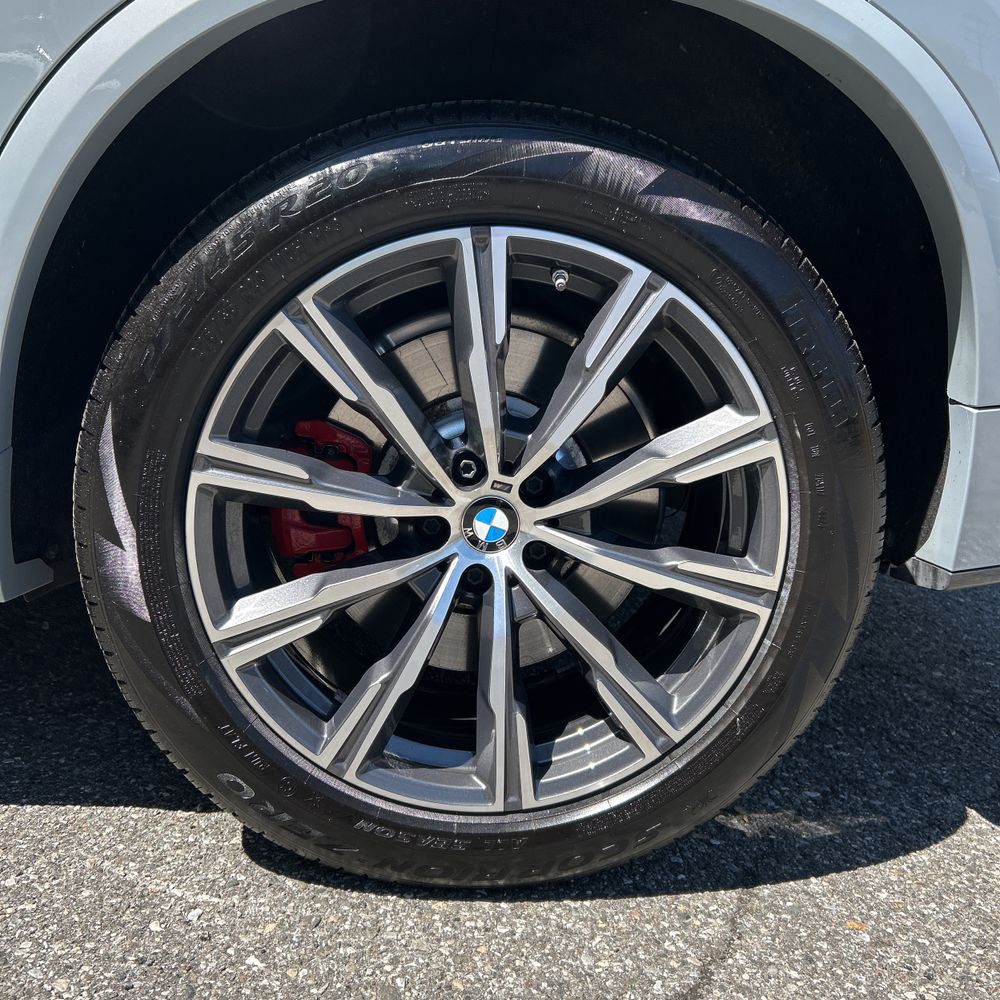 2025 BMW X5 M60i