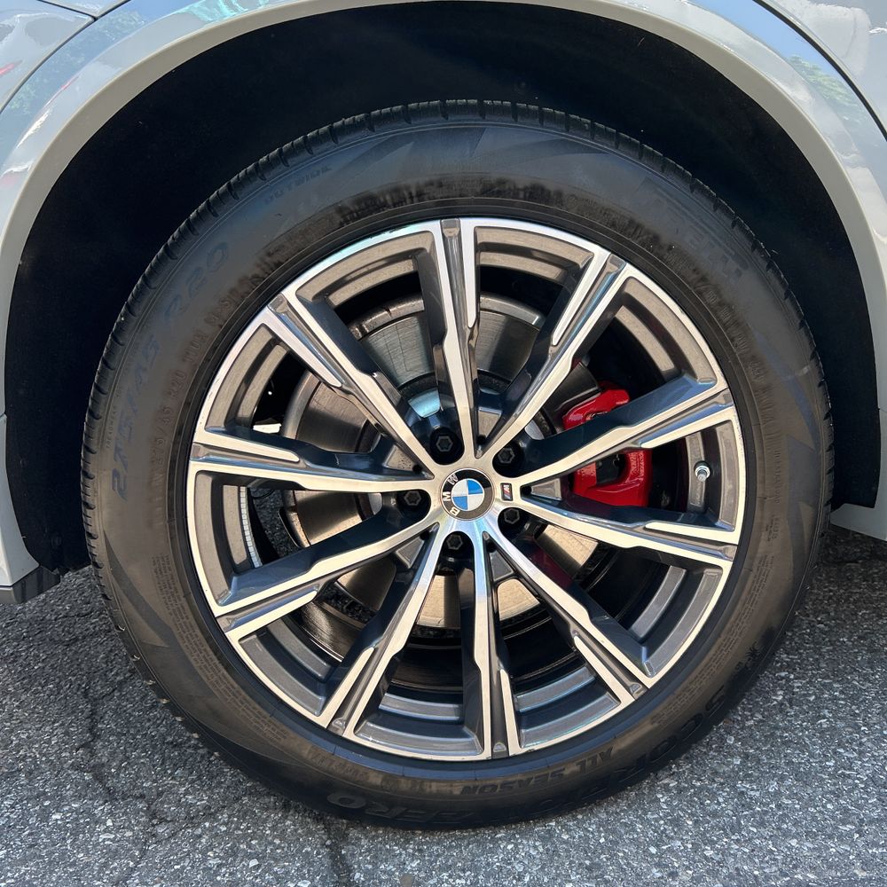 2025 BMW X5 M60i