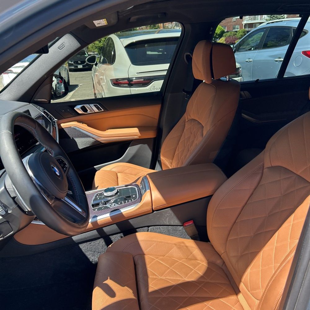 2025 BMW X5 M60i