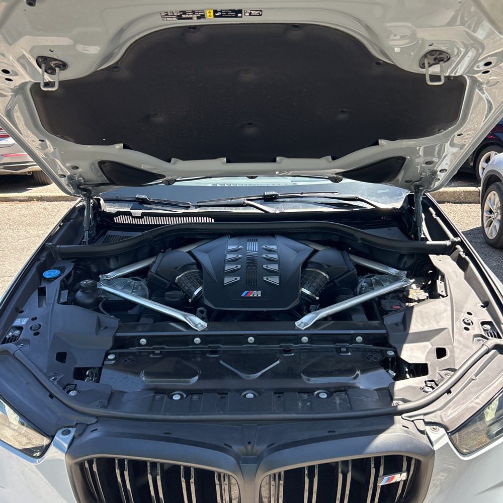 2025 BMW X5 M60i