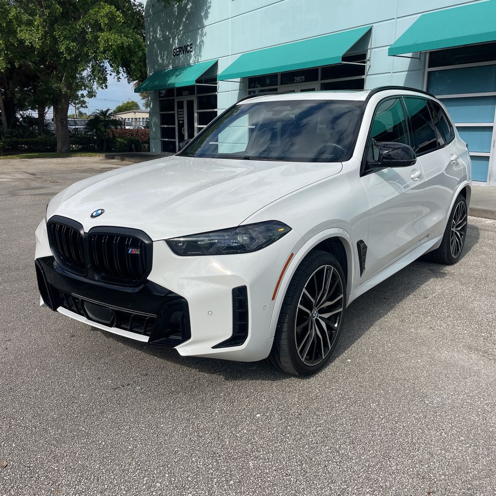2025 BMW X5 M60i