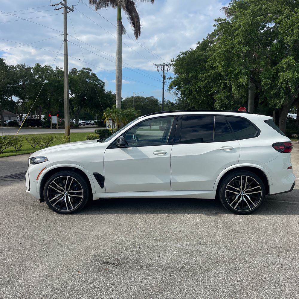 2025 BMW X5 M60i