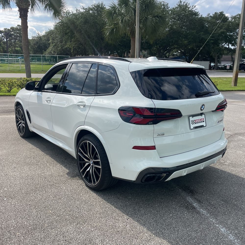 2025 BMW X5 M60i