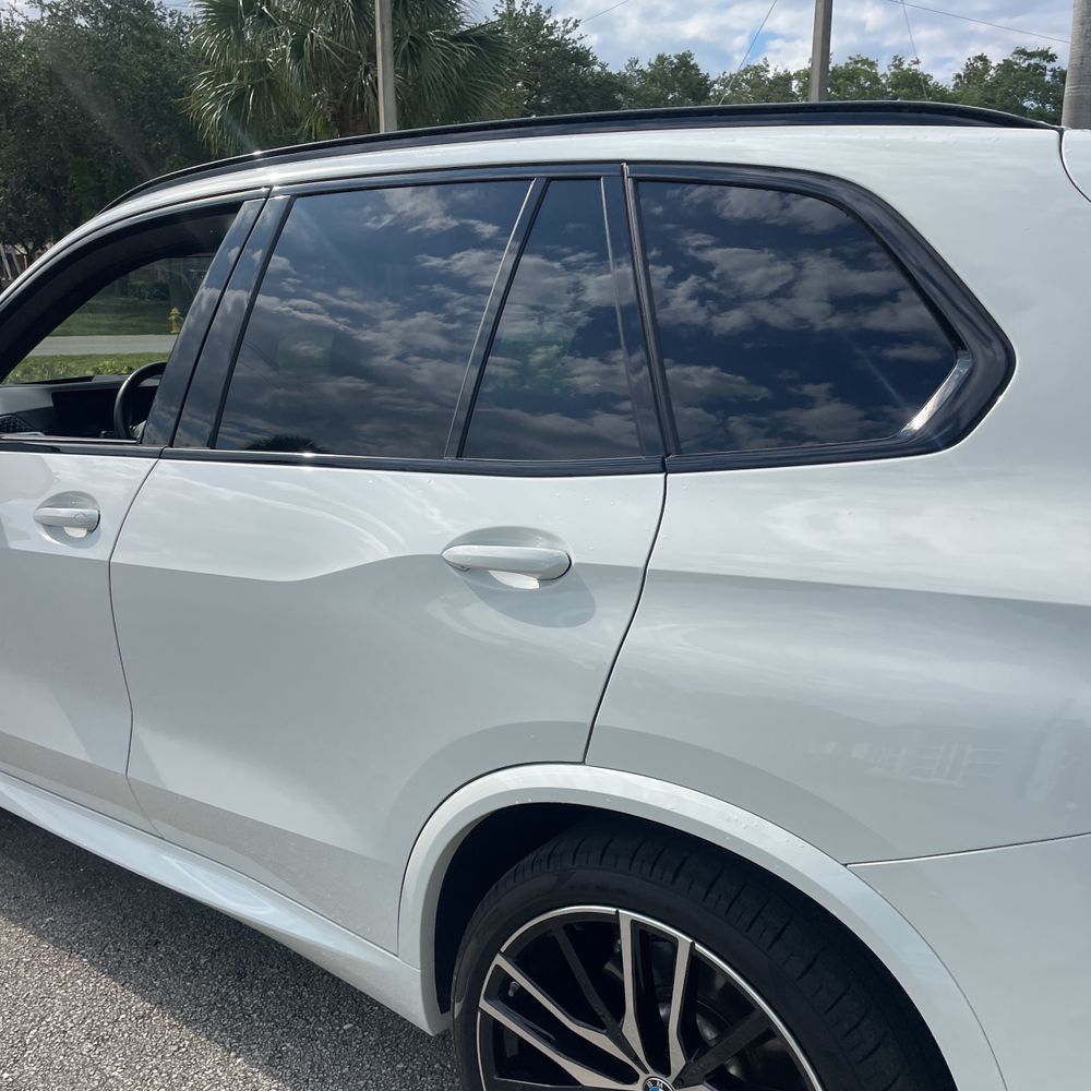 2025 BMW X5 M60i