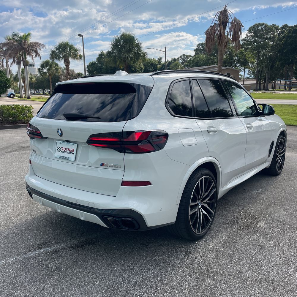 2025 BMW X5 M60i
