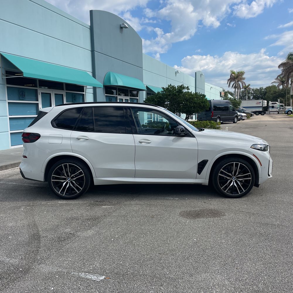 2025 BMW X5 M60i