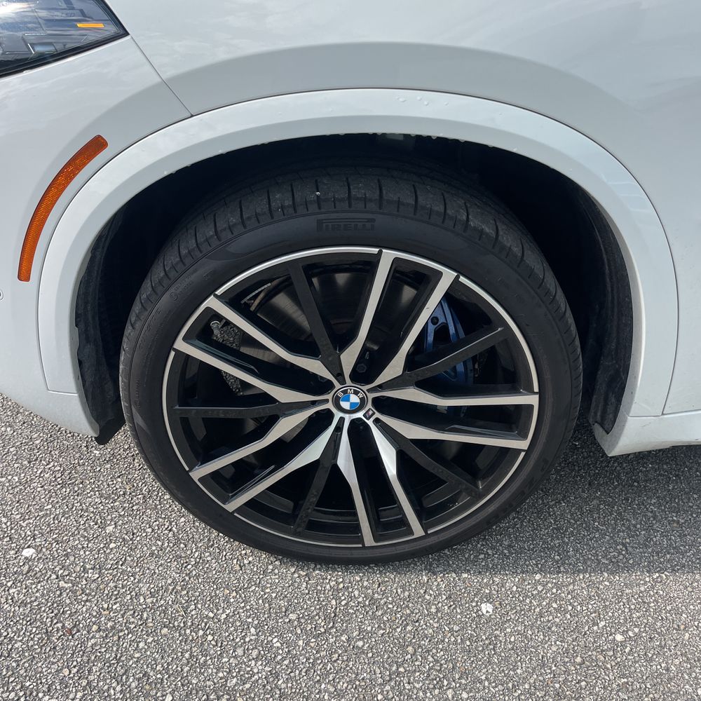 2025 BMW X5 M60i