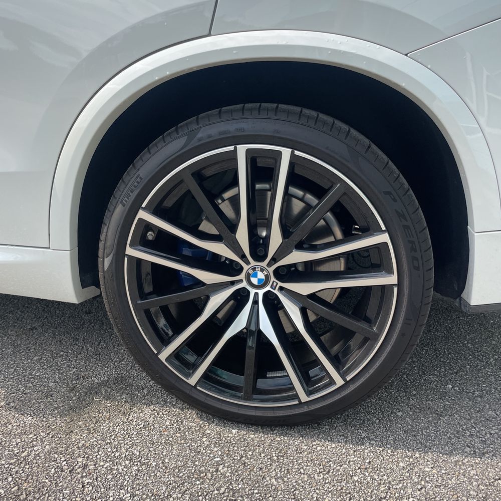 2025 BMW X5 M60i