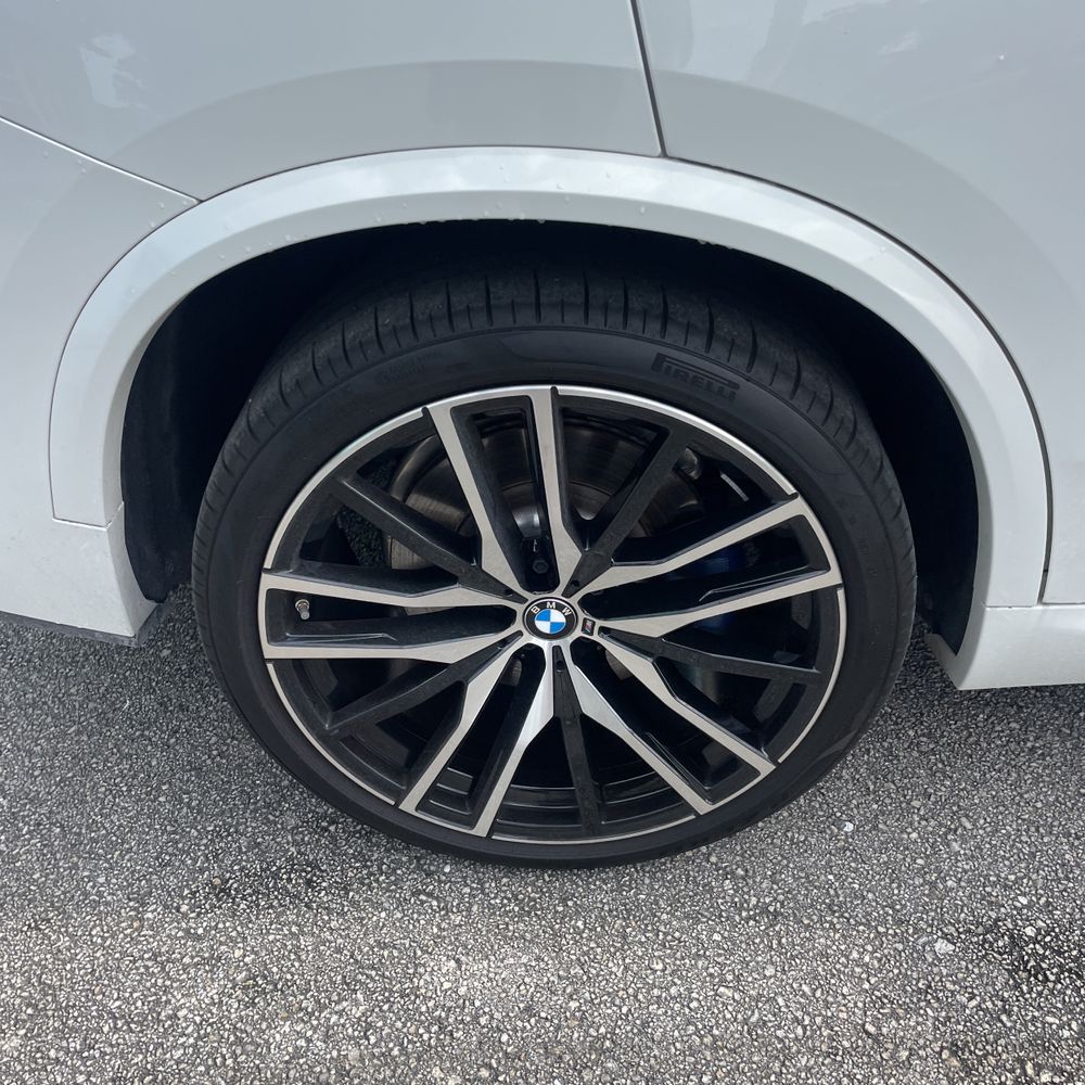 2025 BMW X5 M60i