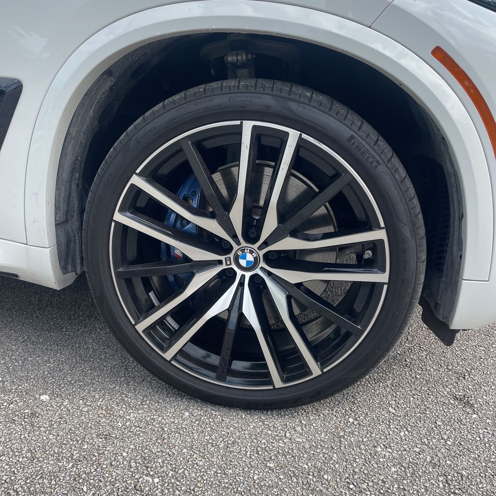 2025 BMW X5 M60i