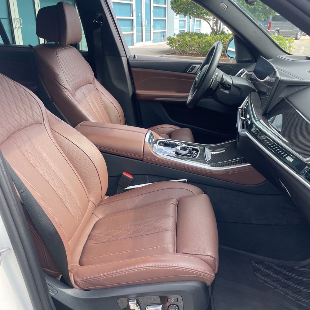 2025 BMW X5 M60i