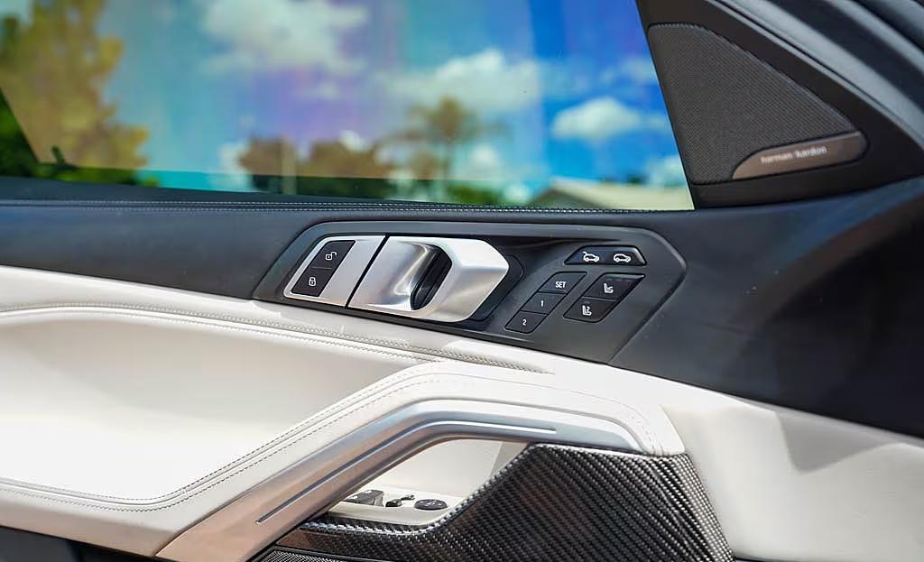 2020 BMW X6 M50i