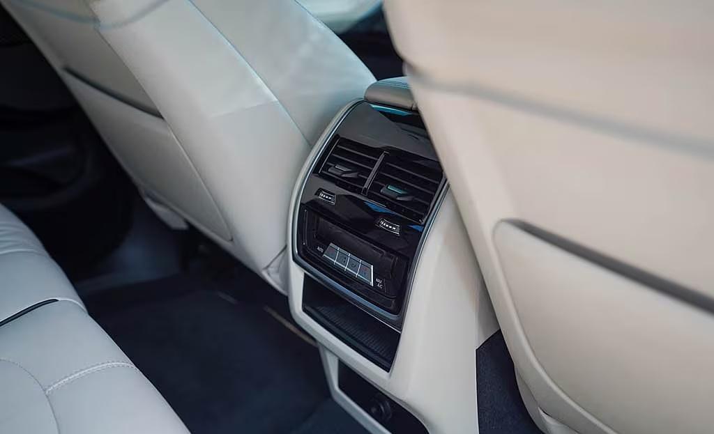 2020 BMW X6 M50i