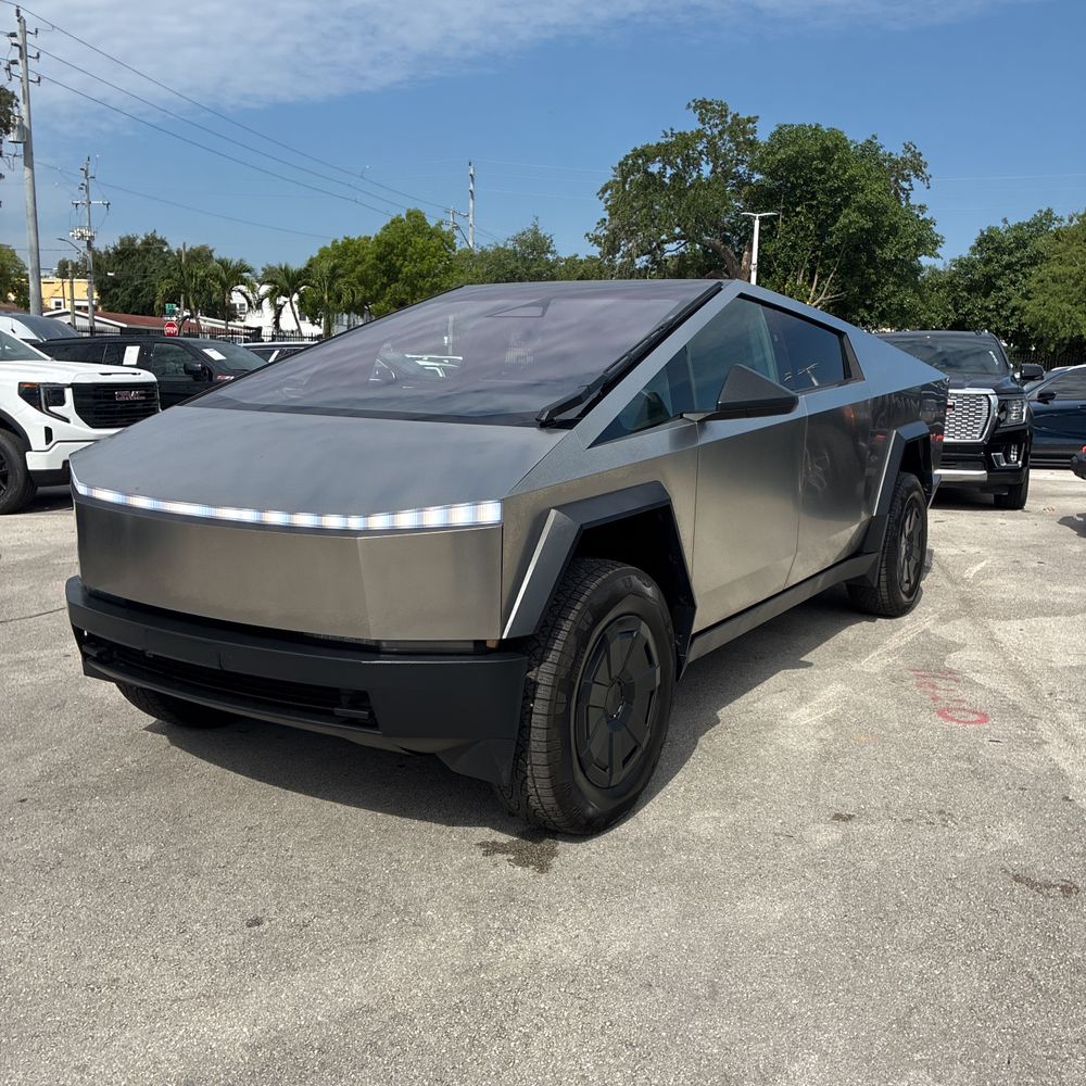 2025 Tesla Cybertruck