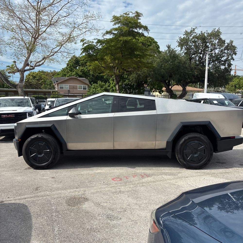 2025 Tesla Cybertruck