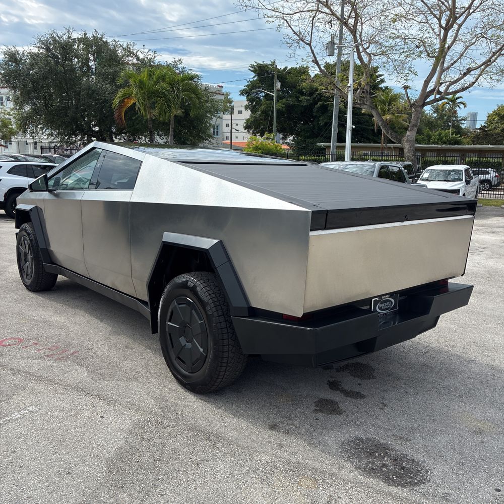 2025 Tesla Cybertruck