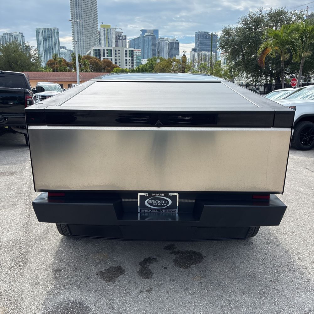 2025 Tesla Cybertruck