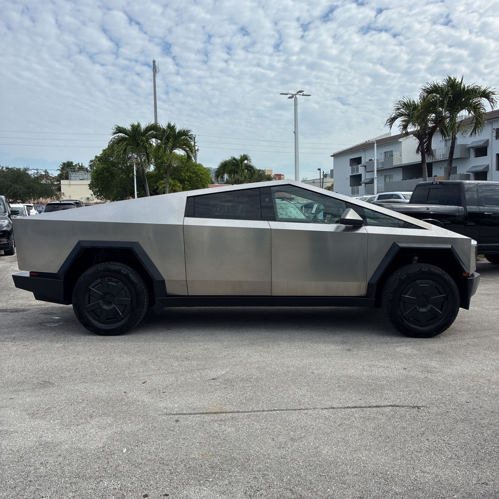 2025 Tesla Cybertruck