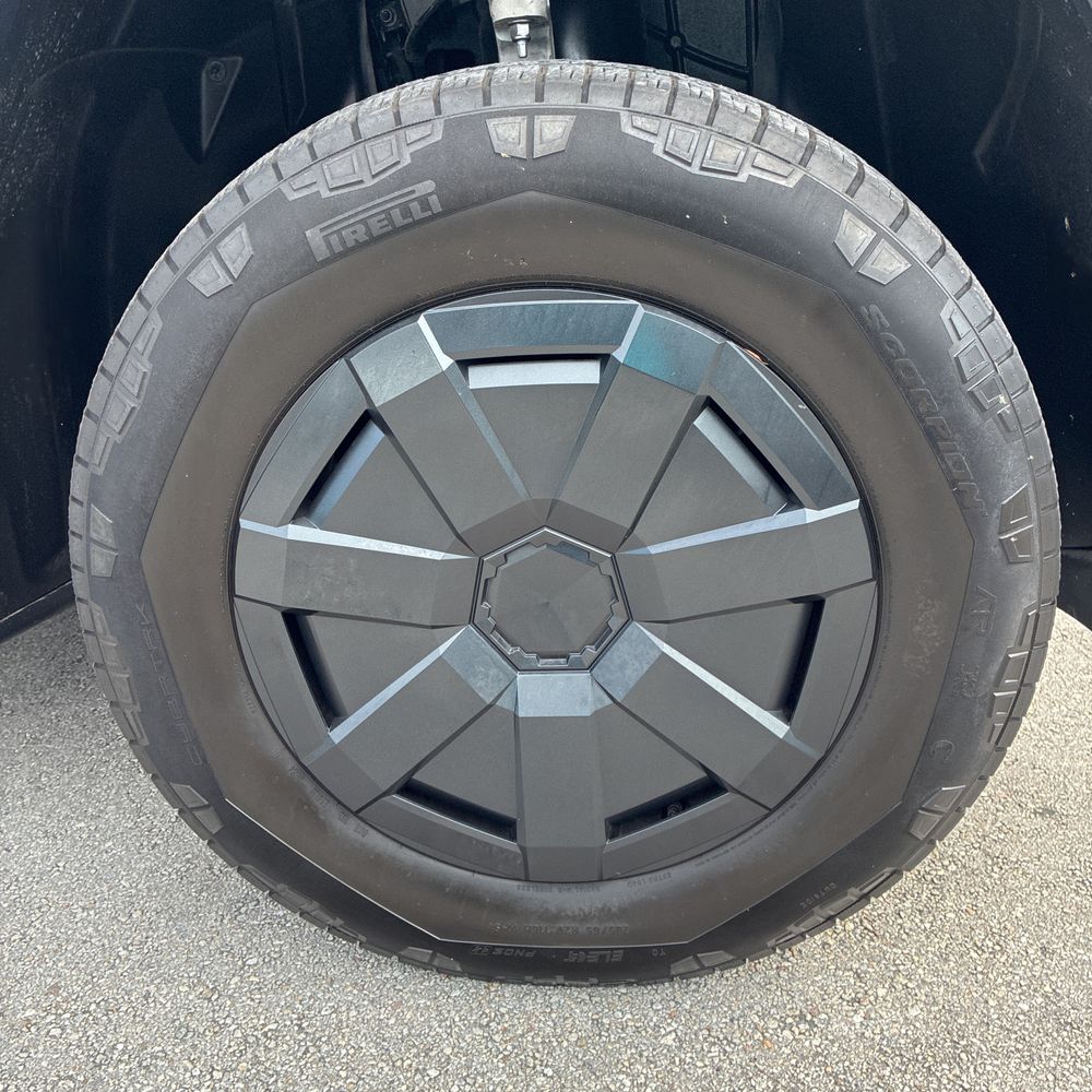 2025 Tesla Cybertruck