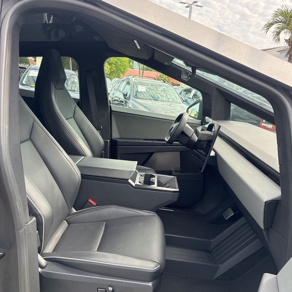2025 Tesla Cybertruck