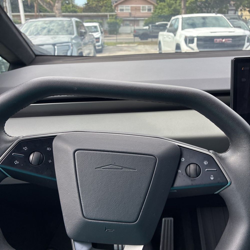 2025 Tesla Cybertruck
