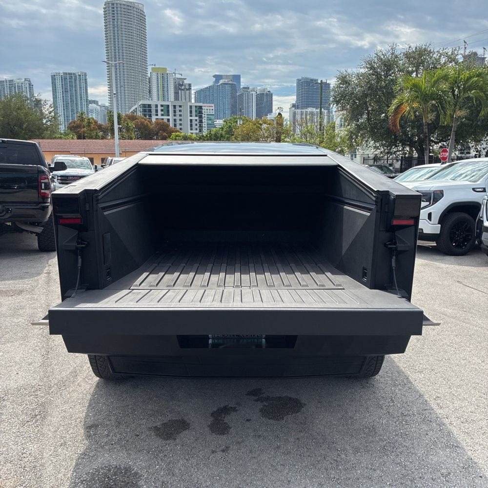2025 Tesla Cybertruck