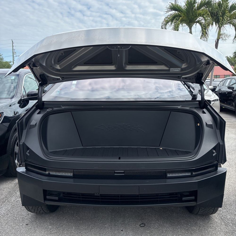 2025 Tesla Cybertruck