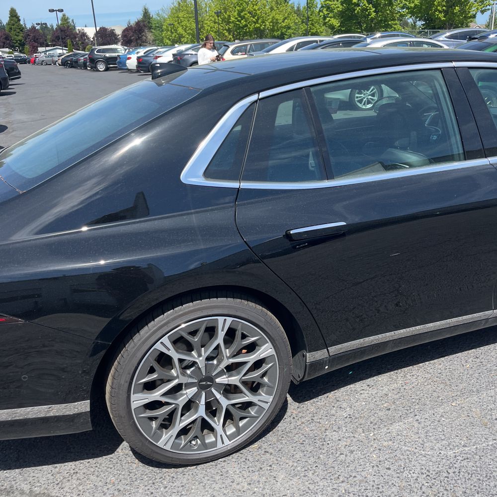 2025 Genesis G90 3.5T e-Supercharger