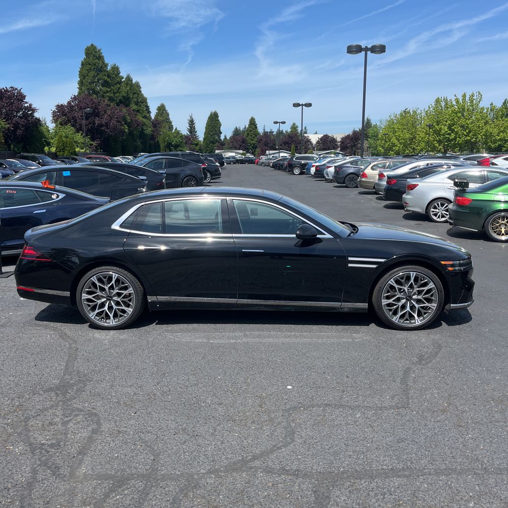 2025 Genesis G90 3.5T e-Supercharger