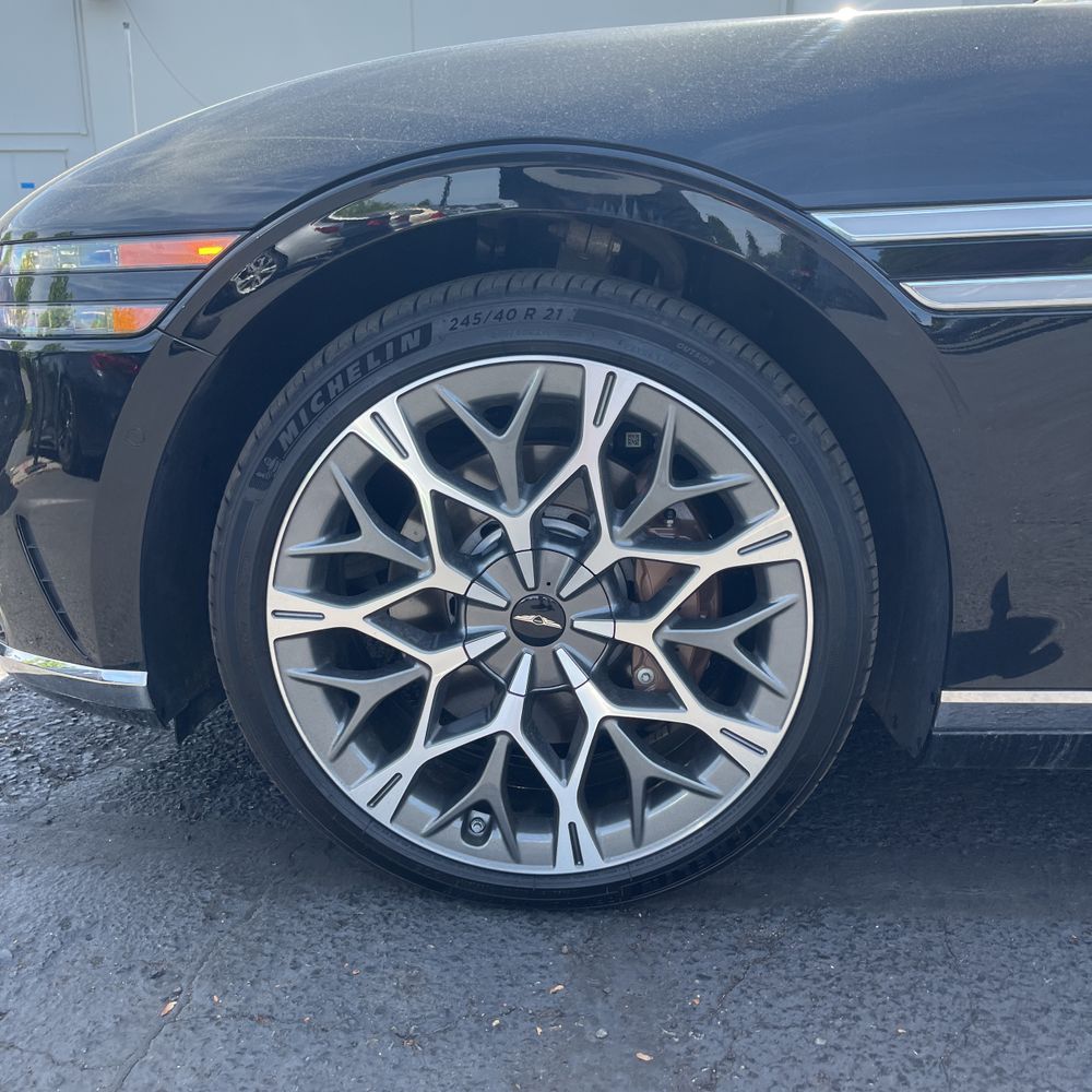 2025 Genesis G90 3.5T e-Supercharger