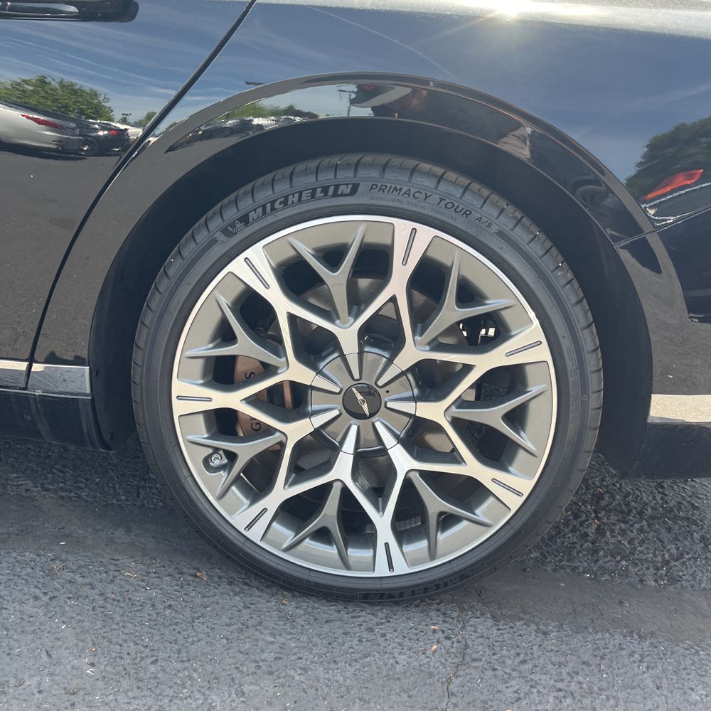 2025 Genesis G90 3.5T e-Supercharger