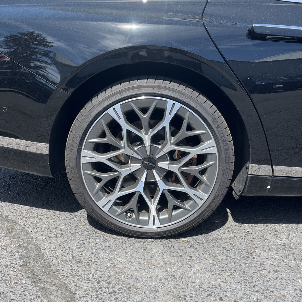 2025 Genesis G90 3.5T e-Supercharger