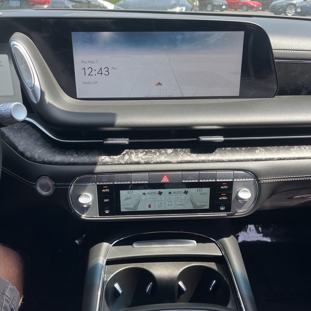 2025 Genesis G90 3.5T e-Supercharger