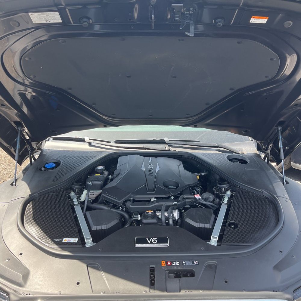 2025 Genesis G90 3.5T e-Supercharger