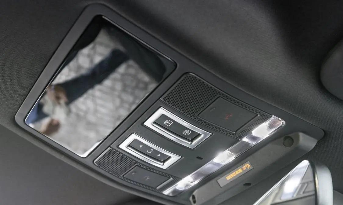 2023 Land Rover Defender 90 Trophy Edition