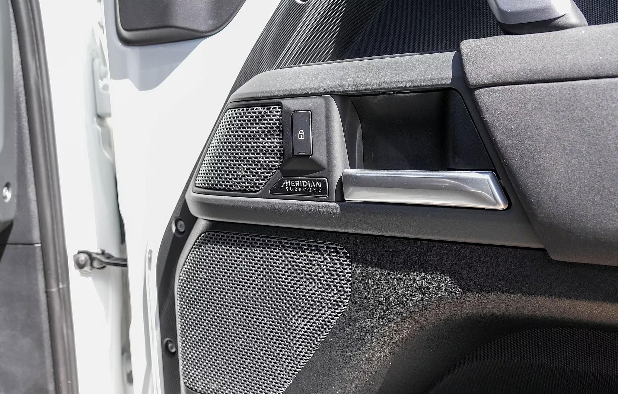 2023 Land Rover Defender 90 X-Dynamic SE Trophy Edition